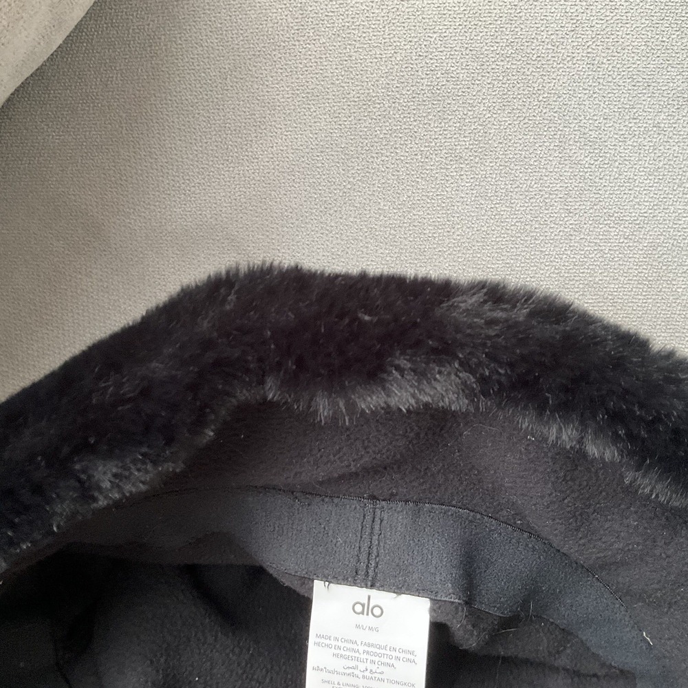 Alo Yoga Faux Fur Bucket Hat Black M/L - Picture 3 of 5